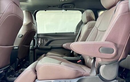 Toyota Sienna, 2022 год, 4 199 000 рублей, 14 фотография