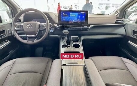 Toyota Sienna, 2022 год, 4 199 000 рублей, 8 фотография