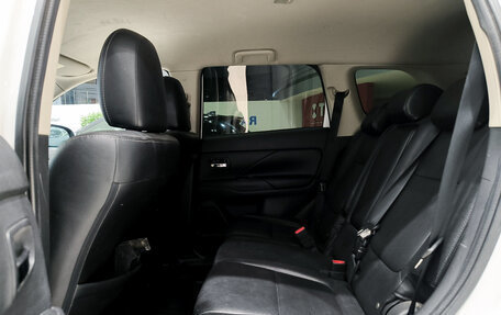 Mitsubishi Outlander III рестайлинг 3, 2014 год, 1 239 000 рублей, 12 фотография