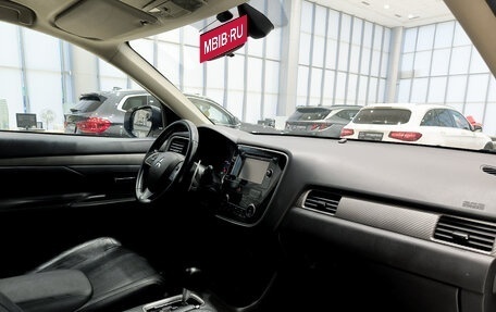 Mitsubishi Outlander III рестайлинг 3, 2014 год, 1 239 000 рублей, 11 фотография