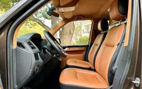Volkswagen Caravelle T6 рестайлинг, 2017 год, 3 473 000 рублей, 5 фотография