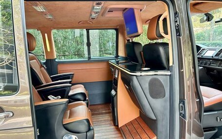 Volkswagen Caravelle T6 рестайлинг, 2017 год, 3 473 000 рублей, 10 фотография