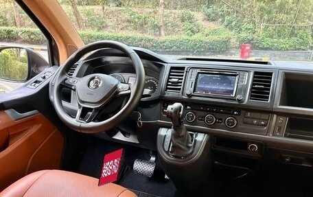 Volkswagen Caravelle T6 рестайлинг, 2017 год, 3 473 000 рублей, 9 фотография