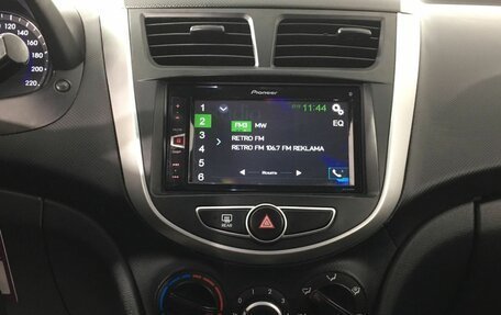 Hyundai Solaris II рестайлинг, 2013 год, 750 000 рублей, 18 фотография