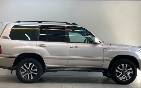 Toyota Land Cruiser 100 рестайлинг 2, 2004 год, 2 000 000 рублей, 5 фотография