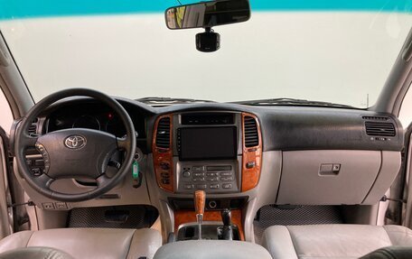 Toyota Land Cruiser 100 рестайлинг 2, 2004 год, 2 000 000 рублей, 10 фотография