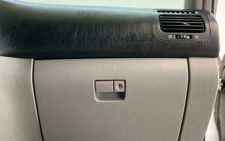 Toyota Land Cruiser 100 рестайлинг 2, 2004 год, 2 000 000 рублей, 13 фотография