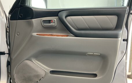 Toyota Land Cruiser 100 рестайлинг 2, 2004 год, 2 000 000 рублей, 19 фотография