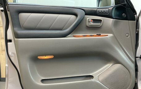 Toyota Land Cruiser 100 рестайлинг 2, 2004 год, 2 000 000 рублей, 18 фотография