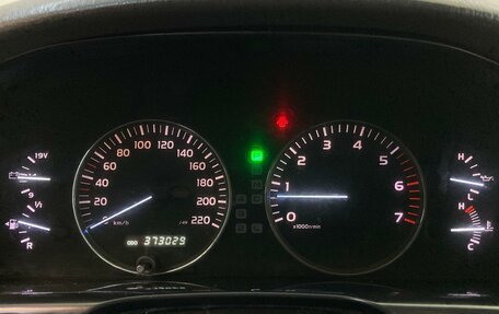 Toyota Land Cruiser 100 рестайлинг 2, 2004 год, 2 000 000 рублей, 23 фотография