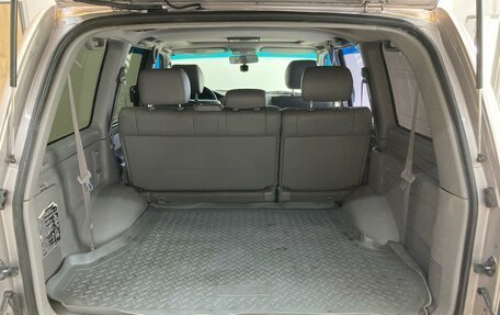Toyota Land Cruiser 100 рестайлинг 2, 2004 год, 2 000 000 рублей, 22 фотография