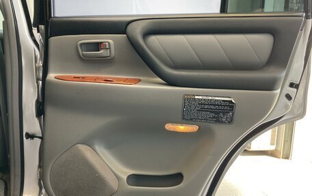 Toyota Land Cruiser 100 рестайлинг 2, 2004 год, 2 000 000 рублей, 21 фотография