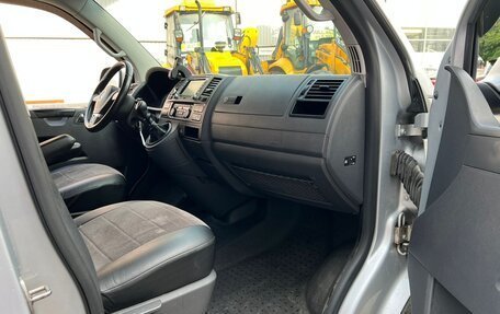 Volkswagen Caravelle T5, 2010 год, 1 650 000 рублей, 6 фотография