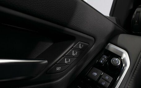 Toyota Land Cruiser, 2021 год, 10 500 000 рублей, 30 фотография