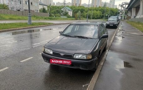 Nissan Primera II рестайлинг, 1993 год, 100 000 рублей, 8 фотография