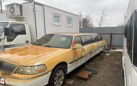 Lincoln Town Car III рестайлинг, 2004 год, 150 000 рублей, 2 фотография