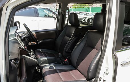 Toyota Esquire I, 2014 год, 2 300 000 рублей, 8 фотография