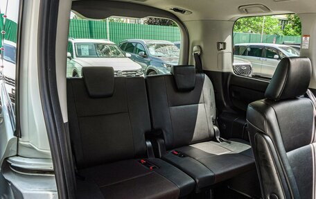 Toyota Esquire I, 2014 год, 2 300 000 рублей, 12 фотография