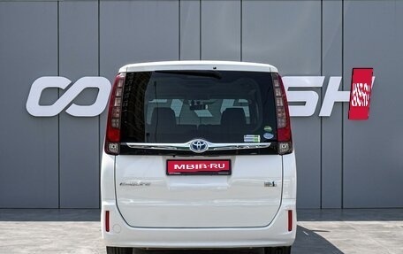 Toyota Esquire I, 2014 год, 2 300 000 рублей, 4 фотография