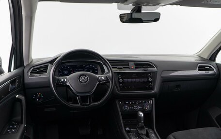 Volkswagen Tiguan II, 2017 год, 2 199 000 рублей, 8 фотография
