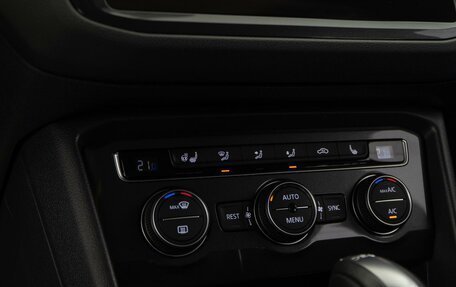 Volkswagen Tiguan II, 2017 год, 2 199 000 рублей, 17 фотография