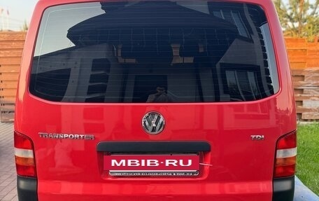 Volkswagen Transporter T5 рестайлинг, 2004 год, 1 800 000 рублей, 3 фотография