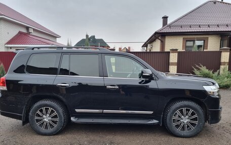 Toyota Land Cruiser 200, 2018 год, 7 490 000 рублей, 3 фотография