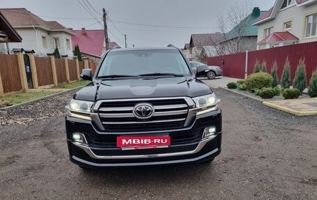 Toyota Land Cruiser 200, 2018 год, 7 490 000 рублей, 2 фотография