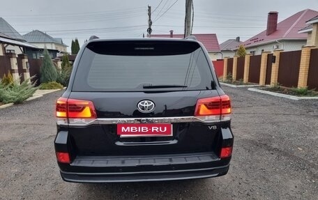 Toyota Land Cruiser 200, 2018 год, 7 490 000 рублей, 4 фотография
