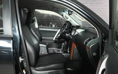 Toyota Land Cruiser Prado 150 рестайлинг 2, 2016 год, 4 670 000 рублей, 10 фотография