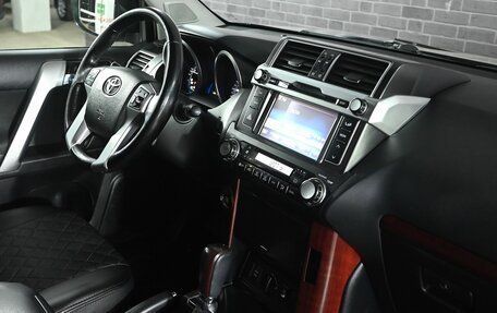 Toyota Land Cruiser Prado 150 рестайлинг 2, 2016 год, 4 670 000 рублей, 12 фотография