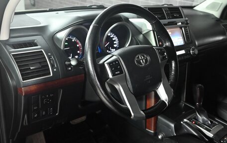 Toyota Land Cruiser Prado 150 рестайлинг 2, 2016 год, 4 670 000 рублей, 25 фотография