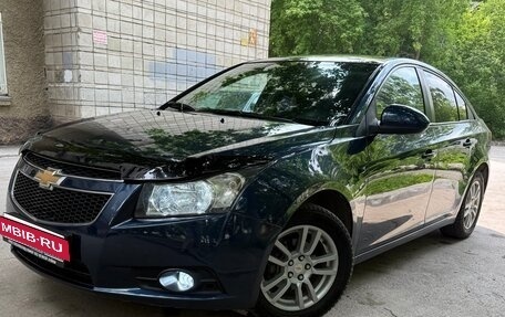 Chevrolet Cruze II, 2010 год, 650 000 рублей, 6 фотография