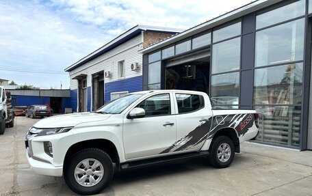 Mitsubishi L200 IV рестайлинг, 2023 год, 4 200 000 рублей, 2 фотография