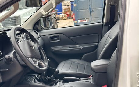 Mitsubishi L200 IV рестайлинг, 2023 год, 4 200 000 рублей, 6 фотография