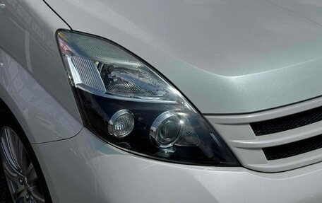Toyota ISis I, 2013 год, 1 045 000 рублей, 28 фотография