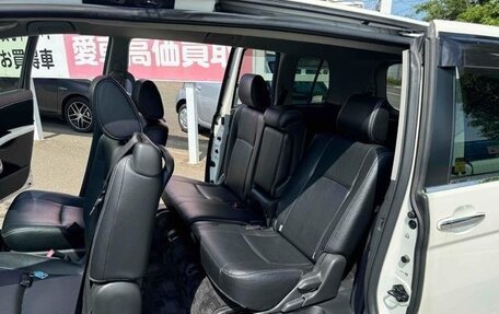 Toyota ISis I, 2013 год, 1 045 000 рублей, 17 фотография