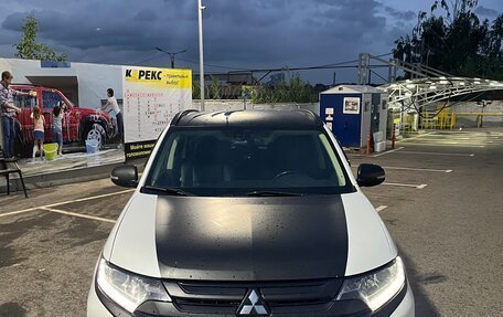 Mitsubishi Outlander III рестайлинг 3, 2016 год, 2 000 000 рублей, 9 фотография
