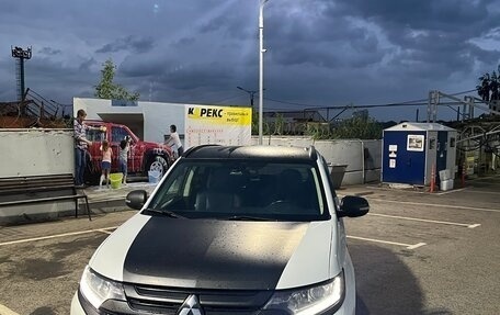 Mitsubishi Outlander III рестайлинг 3, 2016 год, 2 000 000 рублей, 2 фотография