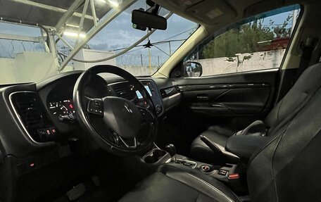Mitsubishi Outlander III рестайлинг 3, 2016 год, 2 000 000 рублей, 14 фотография