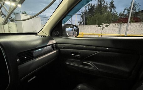 Mitsubishi Outlander III рестайлинг 3, 2016 год, 2 000 000 рублей, 13 фотография