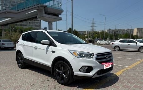 Ford Escape III, 2017 год, 1 700 000 рублей, 3 фотография