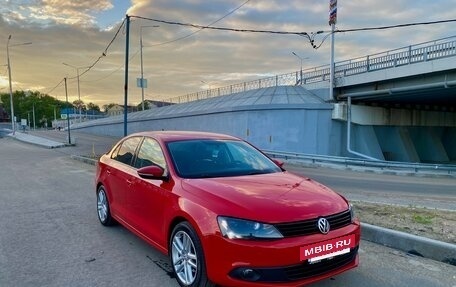 Volkswagen Jetta VI, 2011 год, 985 000 рублей, 2 фотография