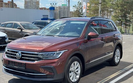 Volkswagen Tiguan II, 2021 год, 2 790 000 рублей, 2 фотография