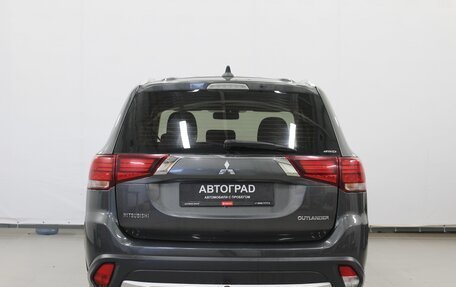 Mitsubishi Outlander III рестайлинг 3, 2018 год, 1 770 000 рублей, 5 фотография
