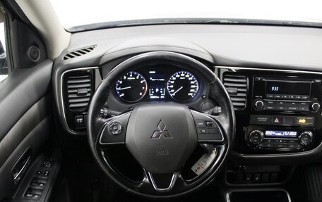 Mitsubishi Outlander III рестайлинг 3, 2018 год, 1 770 000 рублей, 8 фотография