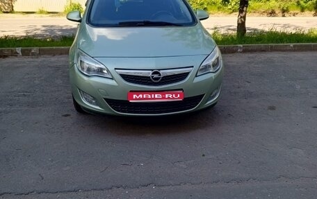 Opel Astra J, 2011 год, 565 000 рублей, 1 фотография