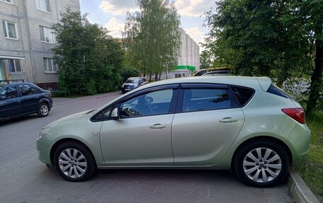 Opel Astra J, 2011 год, 565 000 рублей, 2 фотография