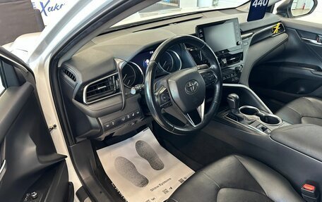 Toyota Camry, 2021 год, 3 199 900 рублей, 10 фотография
