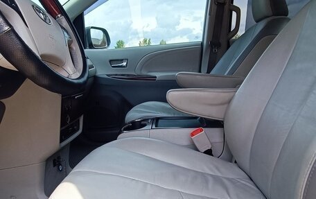 Toyota Sienna III, 2011 год, 2 450 000 рублей, 7 фотография